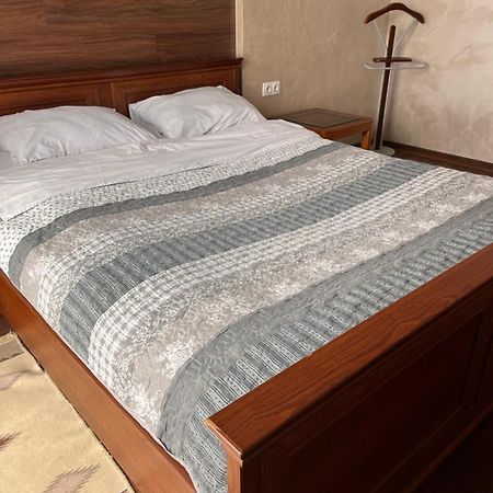 Lutsk, Double-Room Apartments Εξωτερικό φωτογραφία