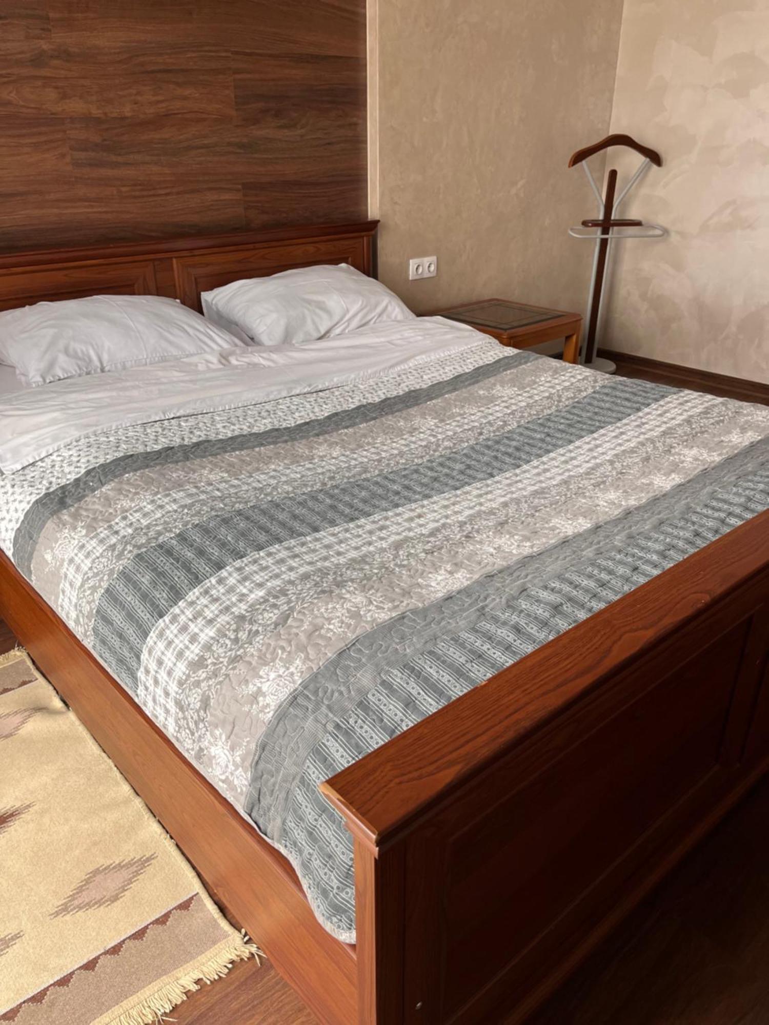 Lutsk, Double-Room Apartments Εξωτερικό φωτογραφία